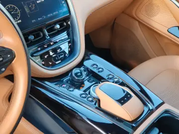 ASTON MARTIN DBX 4.0 V8 DBX707