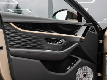 BENTLEY Flying Spur Hybrid MULLINER Blackline