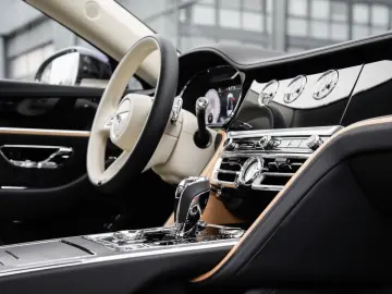 BENTLEY Flying Spur Hybrid MULLINER Blackline