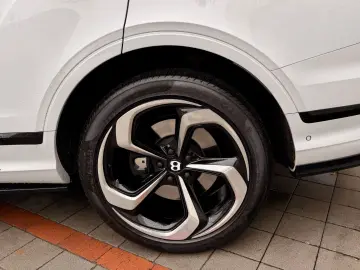 BENTLEY Bentayga 4.0 V8 S 4WD NIGHT STANDHEIZUNG