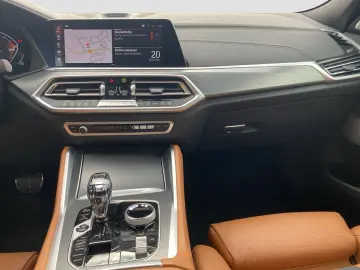 BMW X6 xDrive40d    M-Sport Laser Luft AHK B&W ACC