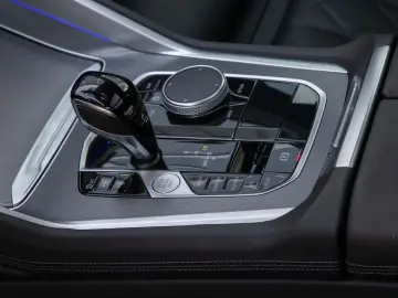 BMW X6 xDrive40d M Sportpaket HUD Pano H K 360  22