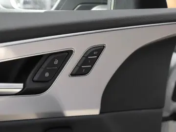 AUDI Q8 50 TDI quattro Pano HD Matrix LED AHK HuD ACC