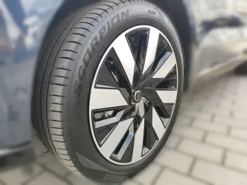 VOLVO EX90 Plus Pure Electric AWD 7