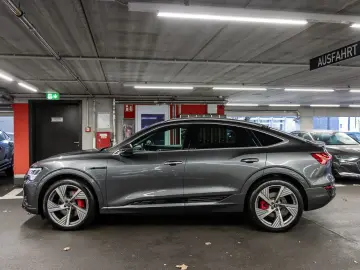 AUDI Q8 Sportback S line e-tron quattro