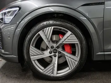 AUDI Q8 Sportback S line e-tron quattro