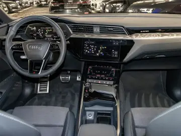 AUDI Q8 Sportback S line e-tron quattro