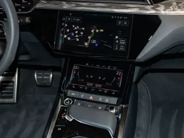 AUDI Q8 Sportback S line e-tron quattro