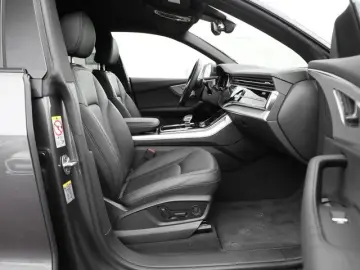 AUDI Q8 45 TDI quattro LM21 Matrix LED AHK HuD Kamera
