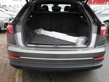 AUDI Q8 45 TDI quattro LM21 Matrix LED AHK HuD Kamera