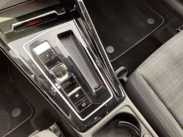 VW Golf GTE PANO AHK SIDE-ASSIST ACC NAVI LED