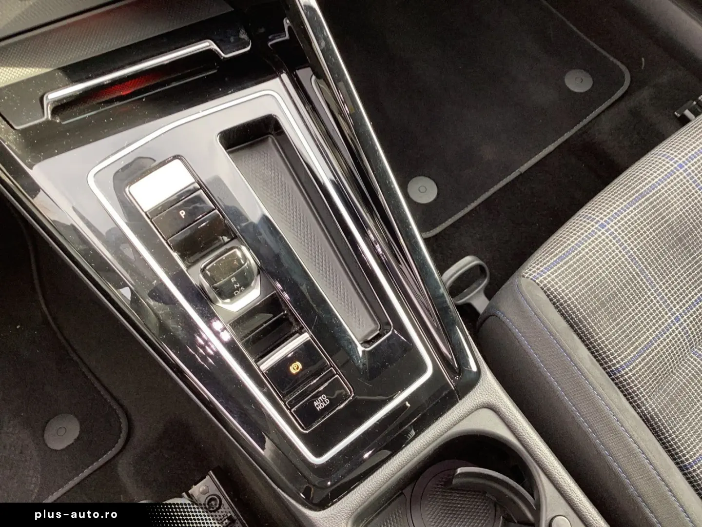 VW Golf GTE PANO AHK SIDE-ASSIST ACC NAVI LED