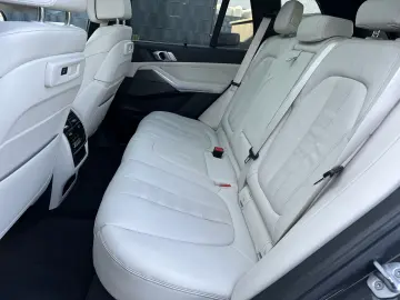 BMW X5 xDrive40d M-Sport NAV LASER PANO AHK H&K 22ZO