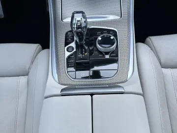 BMW X5 xDrive40d M-Sport NAV LASER PANO AHK H&K 22ZO