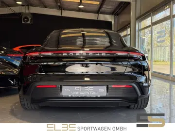 PORSCHE Taycan INNODRIVE BOSE PANO 20ZOLL LUFTFEDERUNG