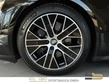 PORSCHE Taycan INNODRIVE BOSE PANO 20ZOLL LUFTFEDERUNG