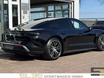 PORSCHE Taycan INNODRIVE BOSE PANO 20ZOLL LUFTFEDERUNG