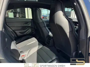 PORSCHE Taycan INNODRIVE BOSE PANO 20ZOLL LUFTFEDERUNG