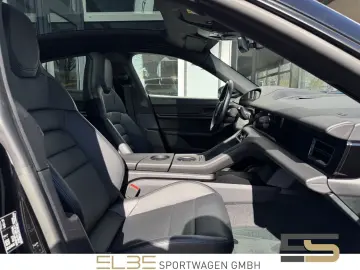 PORSCHE Taycan INNODRIVE BOSE PANO 20ZOLL LUFTFEDERUNG