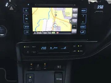 TOYOTA AURIS Touring Sports Business