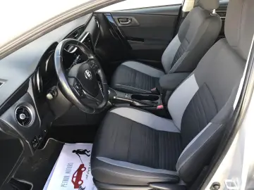 TOYOTA AURIS Touring Sports Business