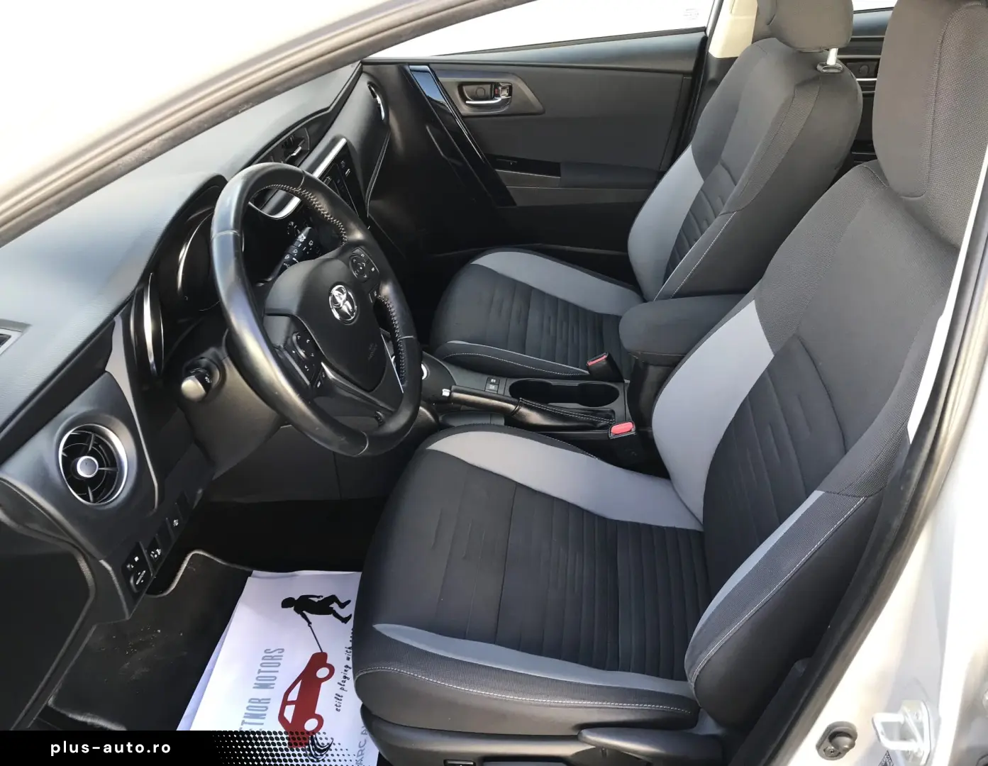 TOYOTA AURIS Touring Sports Business