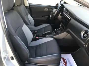 TOYOTA AURIS Touring Sports Business