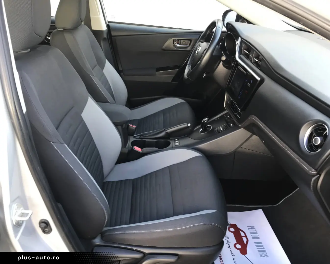 TOYOTA AURIS Touring Sports Business