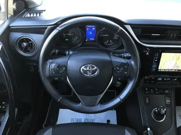 TOYOTA AURIS Touring Sports Business