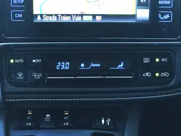 TOYOTA AURIS Touring Sports Business