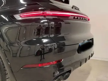 PORSCHE Cayenne E-Hybrid Sport-Design-Paket PANO 360