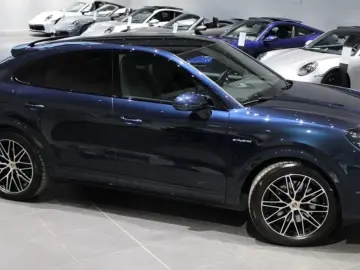 PORSCHE Cayenne Coupe E-Hybrid