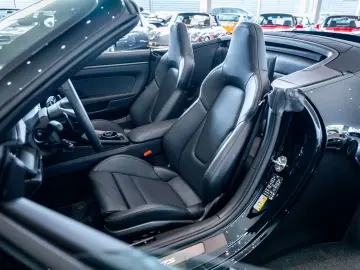 PORSCHE 911 Carrera 4 GTS Cabriolet VAT Lift Bose