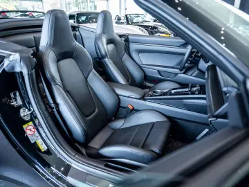 PORSCHE 911 Carrera 4 GTS Cabriolet VAT Lift Bose