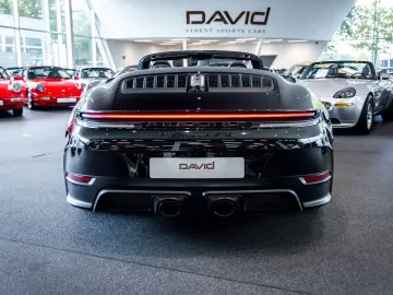 PORSCHE 911 Carrera 4 GTS Cabriolet VAT Lift Bose