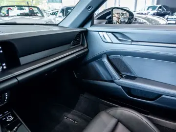 PORSCHE 911 Carrera 4 GTS Cabriolet VAT Lift Bose