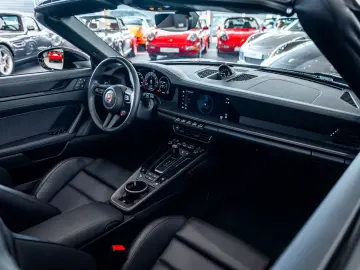 PORSCHE 911 Carrera 4 GTS Cabriolet VAT Lift Bose