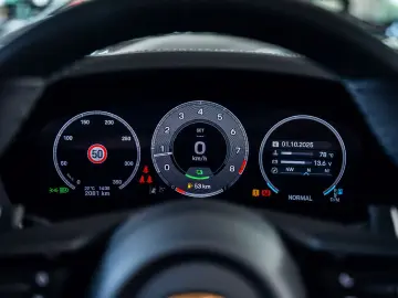 PORSCHE 911 Carrera 4 GTS Cabriolet VAT Lift Bose