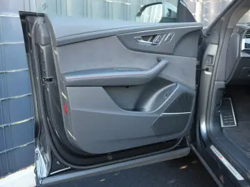 AUDI RS Q8 4.0 TFSI quattro CARBON EXCLUSIVE NIGHTVIS