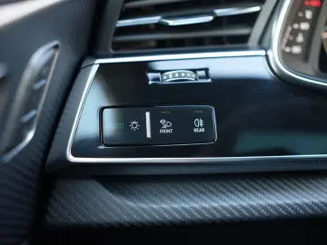 AUDI RS Q8 4.0 TFSI quattro CARBON EXCLUSIVE NIGHTVIS