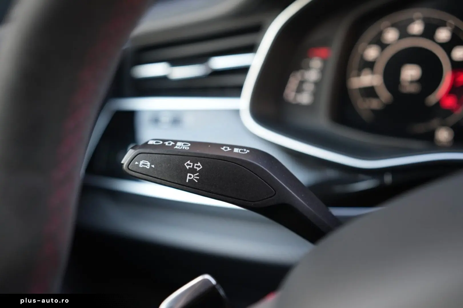 AUDI RS Q8 4.0 TFSI quattro CARBON EXCLUSIVE NIGHTVIS