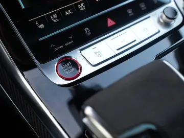 AUDI RS Q8 4.0 TFSI quattro CARBON EXCLUSIVE NIGHTVIS