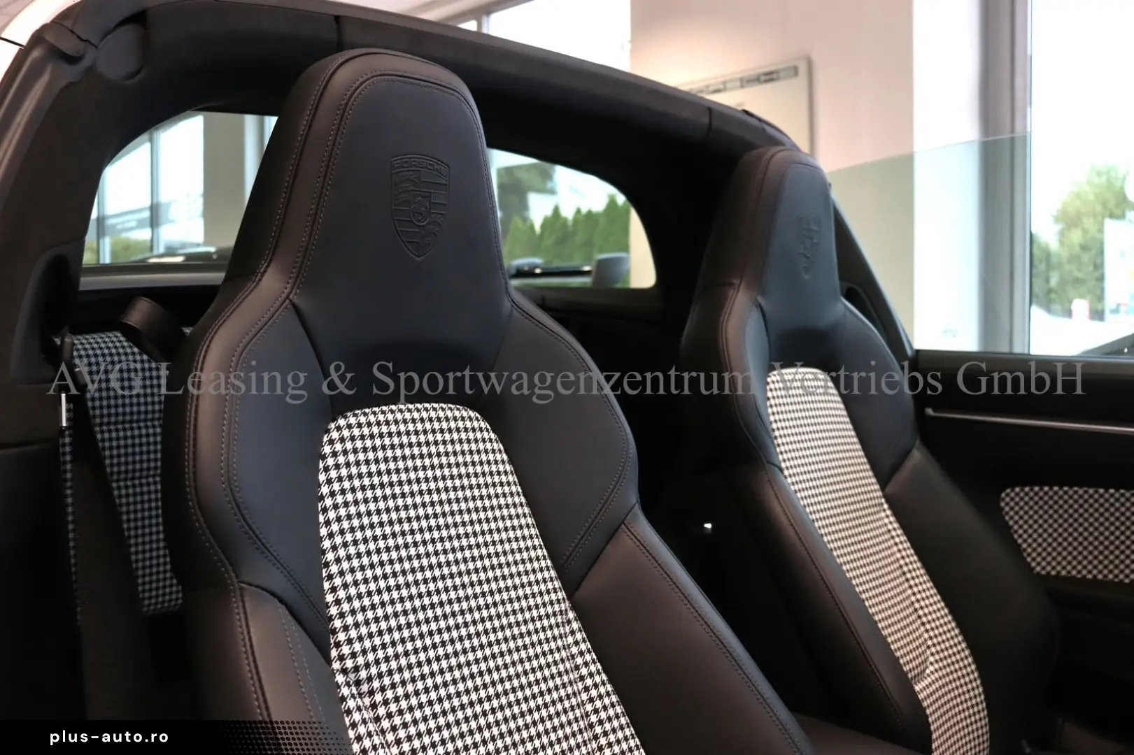 PORSCHE 992 911 Targa 4S Heritage Pepita SportDesign 1HD