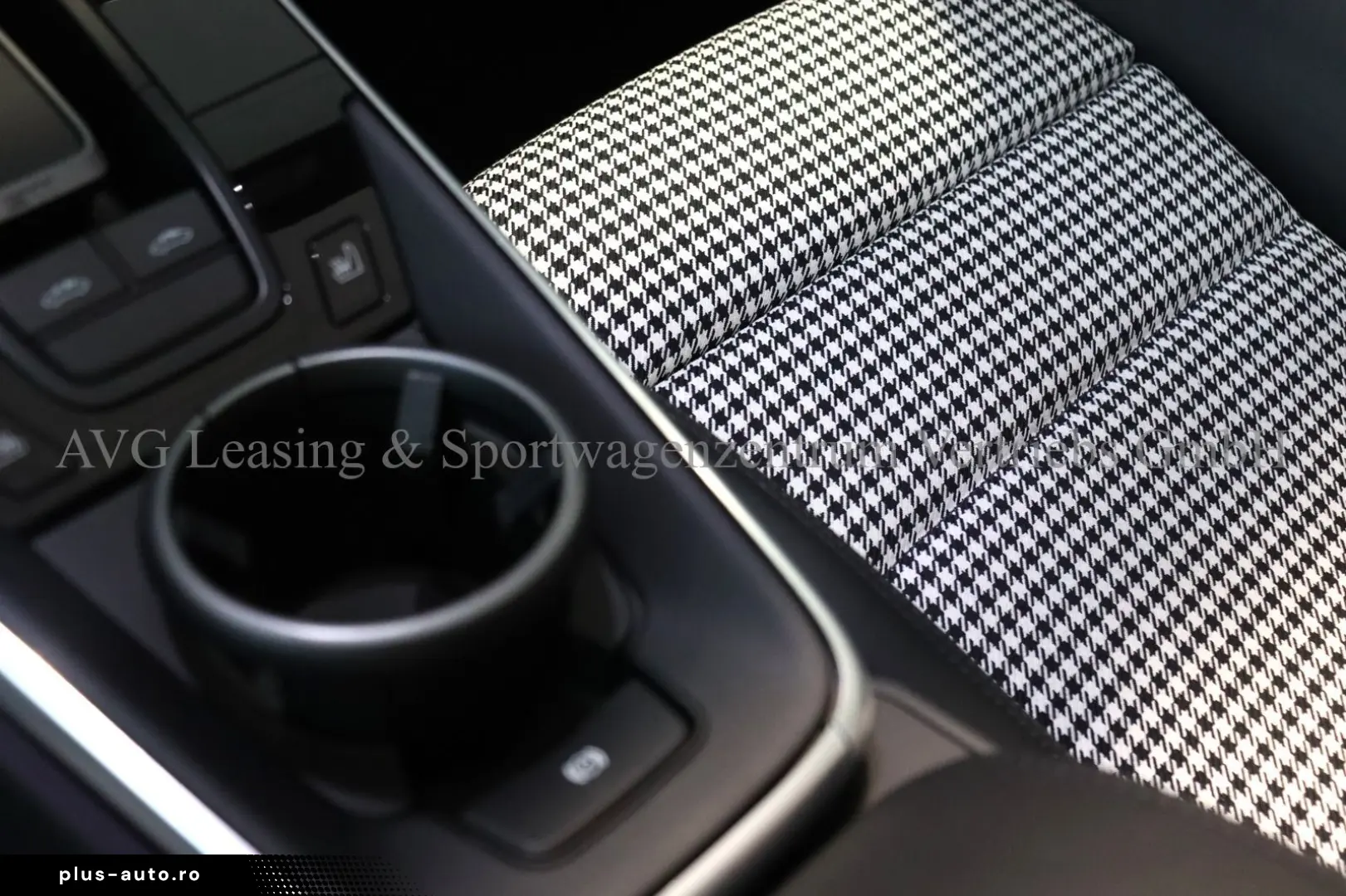 PORSCHE 992 911 Targa 4S Heritage Pepita SportDesign 1HD