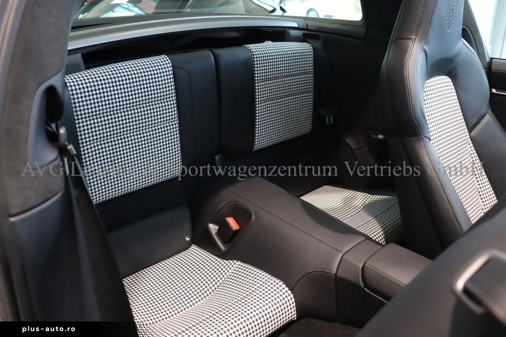 PORSCHE 992 911 Targa 4S Heritage Pepita SportDesign 1HD