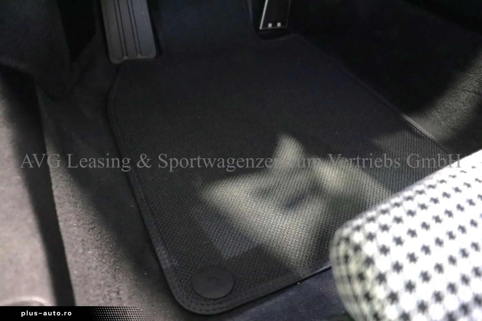 PORSCHE 992 911 Targa 4S Heritage Pepita SportDesign 1HD