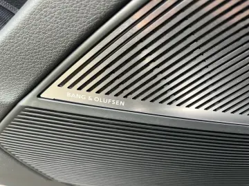 AUDI RSQ8 441 KW MATRIX STANDH AHK PANO B&O