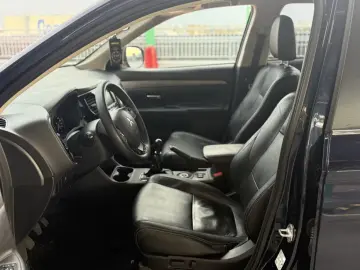 Mitsubishi Outlander 7 locuri 2015 NAVI DIESEL GARANTIE