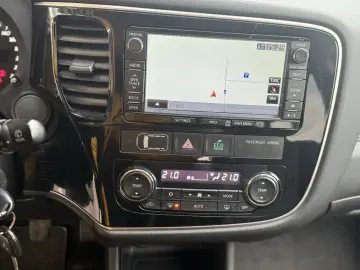 Mitsubishi Outlander 7 locuri 2015 NAVI DIESEL GARANTIE