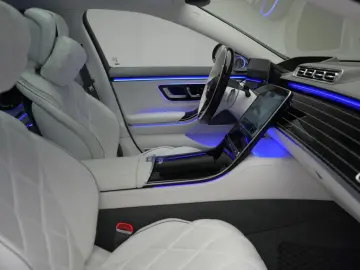 MERCEDES-BENZ S 680 Maybach 4Matic Distr Pano Chauff…